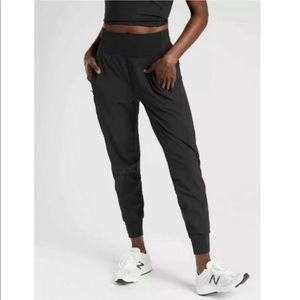 Athleta Distance Jogger. Size SMALL